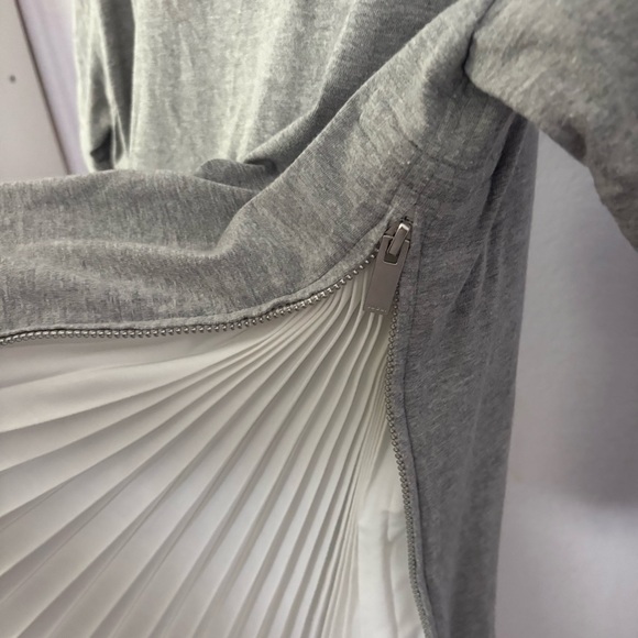 SACAI sz 2 S Gray Cotton Short Sleeve Tshirt White Side Pleats Zipper - Picture 9 of 13